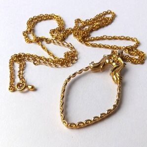 ペンダントルーペ ネックレス 倍率1.8倍 28mm×43mm G×W ブレストルーペ お買い物プライスカードを見るのに便利