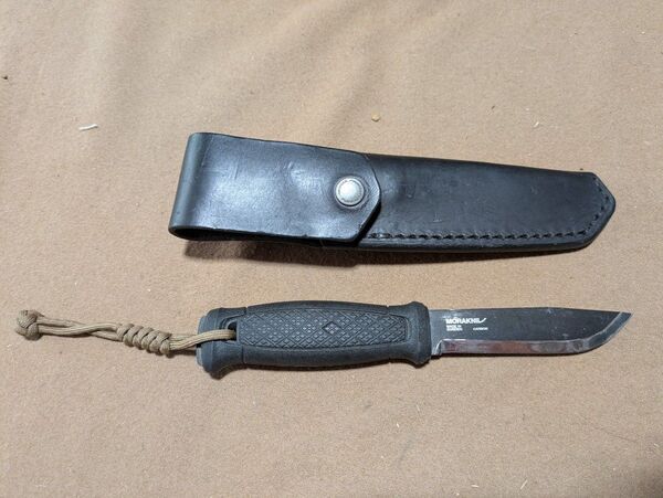 モーラナイフ MORAKNIV ガーバーグ ブラックカーボン レザーシース