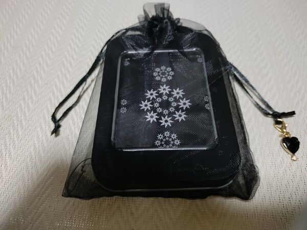 美品 メッセージ オラクルカード セルフラブ 缶入り チャーム付き 自分に優しいメッセージカード