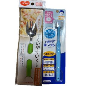 ハビナース すくいやすいフォーク、Oral plus 口腔ケア歯ブラシ 2点セット 発送の際、説明部分を折り曲げて発送します