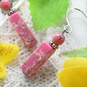 641 細長ピンクのインペリアルジャスパーのピアス~イヤリング 夏 天然石
