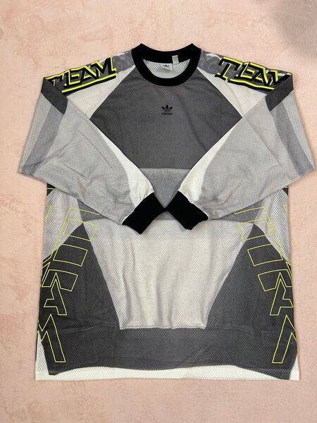 adidas ADILENIUM シーズン2 オーバーサイズ グラフィックメッシュ長袖Tシャツ