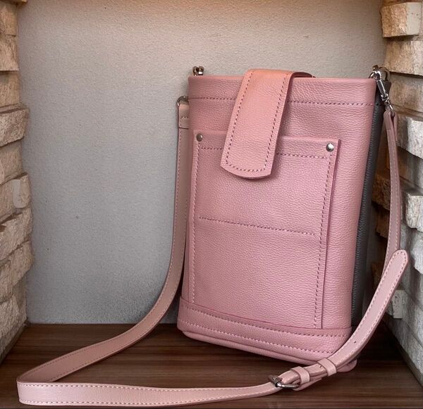 ハンドメイド、ピンクとグレーシュリンクレザーのショルダーバッグ