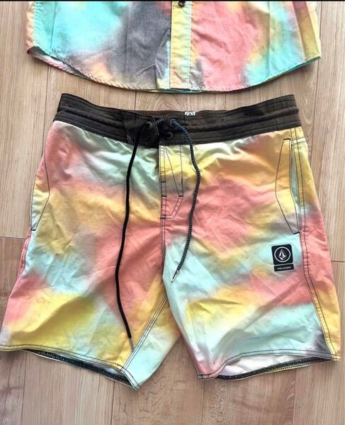 VOLCOM タイダイ サーフパンツ ショートパンツ アウトドア ショーツ 海パン 水陸両用