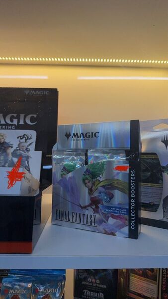 MTG FF コレクターブースター 英語版 4パック 空箱付き。