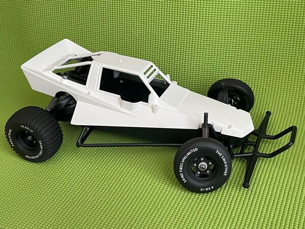 タミヤ グラスホッパー マットホワイト&ブラック ホワイトレタータイヤ