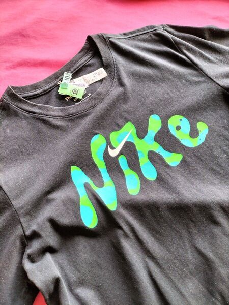 クリーニング済み!ナイキSサイズ Tシャツ 半袖 メンズ プリント FJ2368-010 NIKE