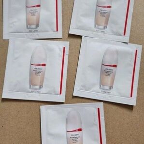 SHISEIDO エッセンス スキングロウ ファンデーション 220 Linen 1ml 5包 美ST雑誌付録