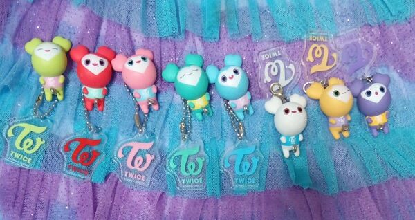 TWICE つまんでつなげてますこっと でらっくす! ボールチェーン5点 カニカン3点まとめ売り キーホルダー ガチャ ガシャポン