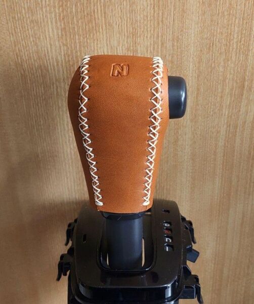N-BOX用オートマシフトノブカバー・キャメル、ステッチ白
