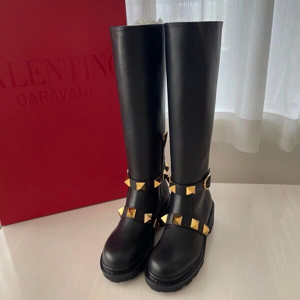 VALENTINO GARAVANIヴァレンティノ ガラヴァーニ ブラックスタッズ付きロングブーツ