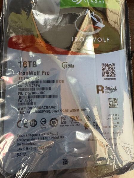 貴重な新品 16TBHDD Seagate IronWolf Pro NAS 用 ST16000NE000 1個 B18