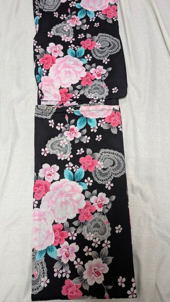 レディース浴衣3点セット黒 花柄ラメ入り大人っぽくて可愛いらしい涼しげな生地のお洒落な浴衣です♪定価6980円で2回着用
