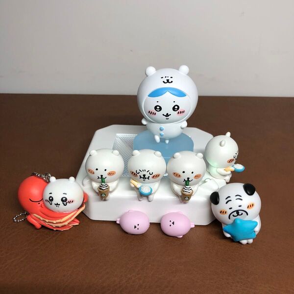 座るナガノのくま人形 フィギュア ガチャ 自分ツッコミくま パグ ギョニソ ちいかわ ハチワレ