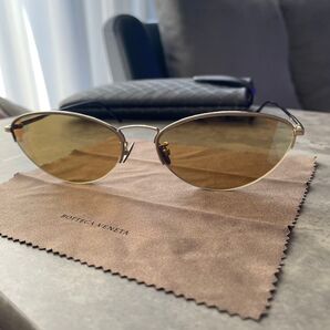 Bottega Veneta サングラス BV0245S ゴールド オーバル サングラス アイウェア