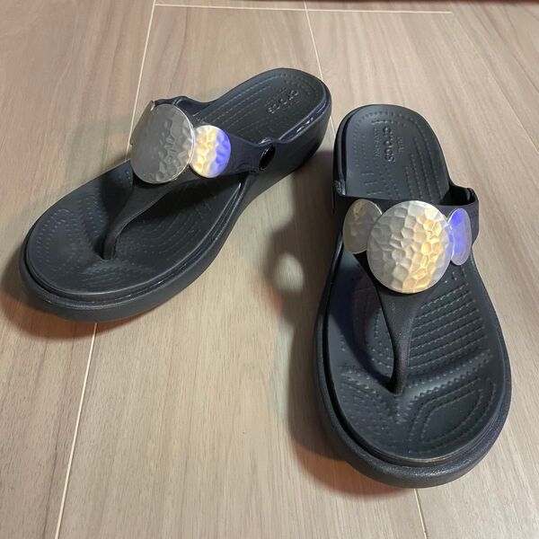 美品 【crocs】 トングサンダル ビーチサンダル W6 厚底 22 23 サンダル 黒