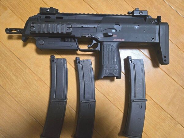 東京マルイ MP7A1 ガスブローバックガン 予備マガジン付き