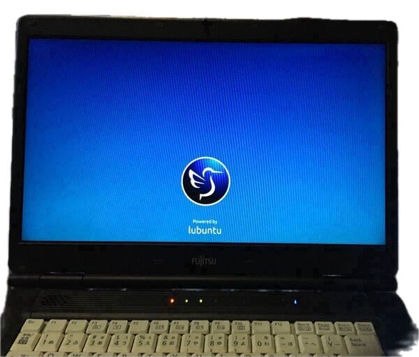 商品名はPC Lubuntu 22.04 LTS ですー!おまけはELECOMケース(中古)をおつけいたしますー!