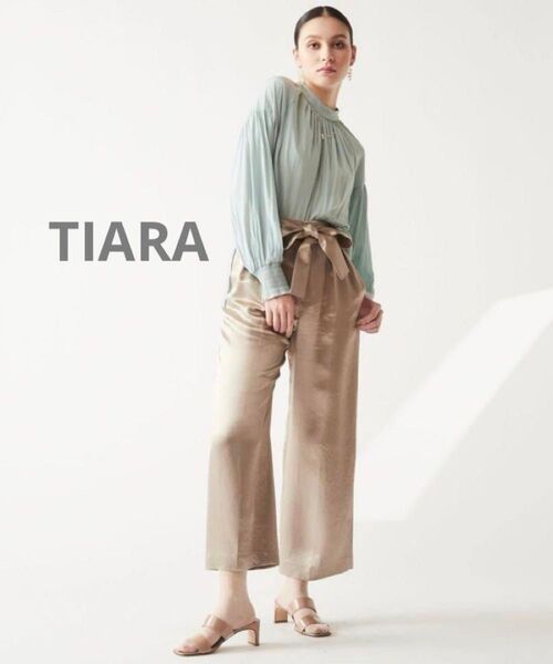 新品 TIARA 2WAY ハイネック ブラウス 未使用 ティアラ タグ付き 美品