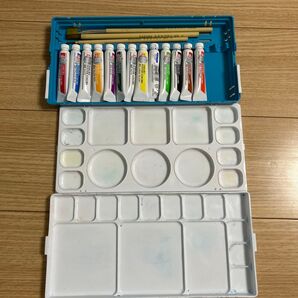 サクラクレパス 日本製サクラ水彩絵具セット13色+筆3本+パレット2枚 一体化出来て持ち歩き易い