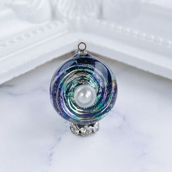 ネックレス 宇宙玉 球体 オーロラ 宇宙 天体 銀河 レジン 一点物 ハンドメイド アクセサリー ペンダント キーホルダー アクセ