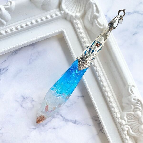 ネックレス オルゴナイト ペンデュラム 水晶 青 水色 クリア レジン 一点物 ハンドメイド アクセサリー ペンダント アクセ