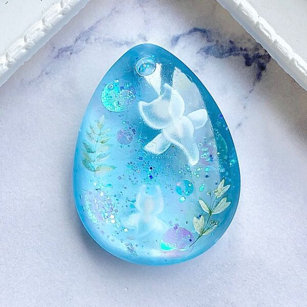 ネックレス クリオネ 半ドロップ 海の妖精 海 海中 青 水色 レジン 一点物 ハンドメイド アクセサリー ペンダント アクセ