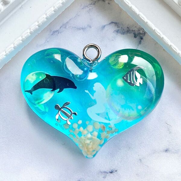 ネックレス マーメイド イルカ ハート 人魚 海 海中 魚 青 レジン 一点物 ハンドメイド アクセサリー ペンダント アクセ