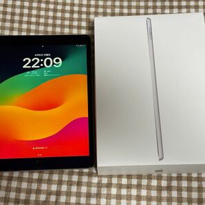 中古 iPad 第9世代 10.2インチ 64GB シルバー WiFiモデル 未開封ガラスフィルム付き