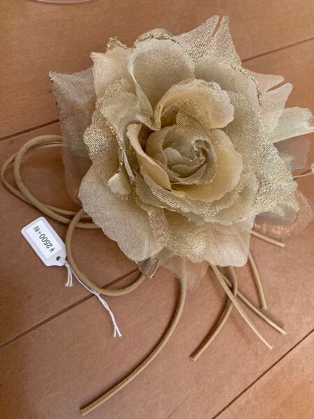 ゴールドの薔薇のコサージュ レディースアクセサリー パーティー 結婚式