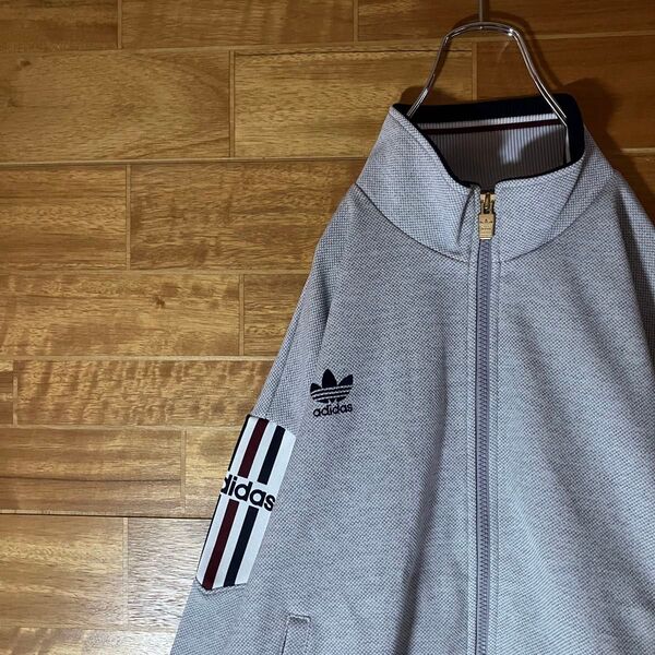 adidas トラックジャケット ジャージ あのちゃん グレー 刺繍ロゴ サイドロゴライン ハイネック 太アーム デサント