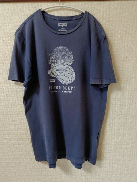 【リーバイス】Mサイズ・メンズ半袖Tシャツ・ネイビー紺・かすれプリントロゴ