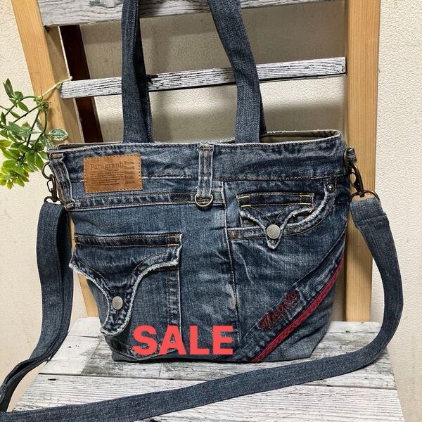 トートバッグ デニムリメイク ハンドメイド 肩掛け ショルダーベルト出来ます ワッペン付き 面白いポケットスナップ付き♪