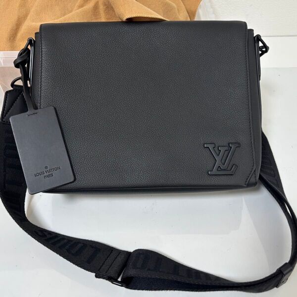 【美品】LOUIS VUITTON ルイヴィトン M57080 テイクオフメッセンジャー グレインレザー カーフスキン REFID
