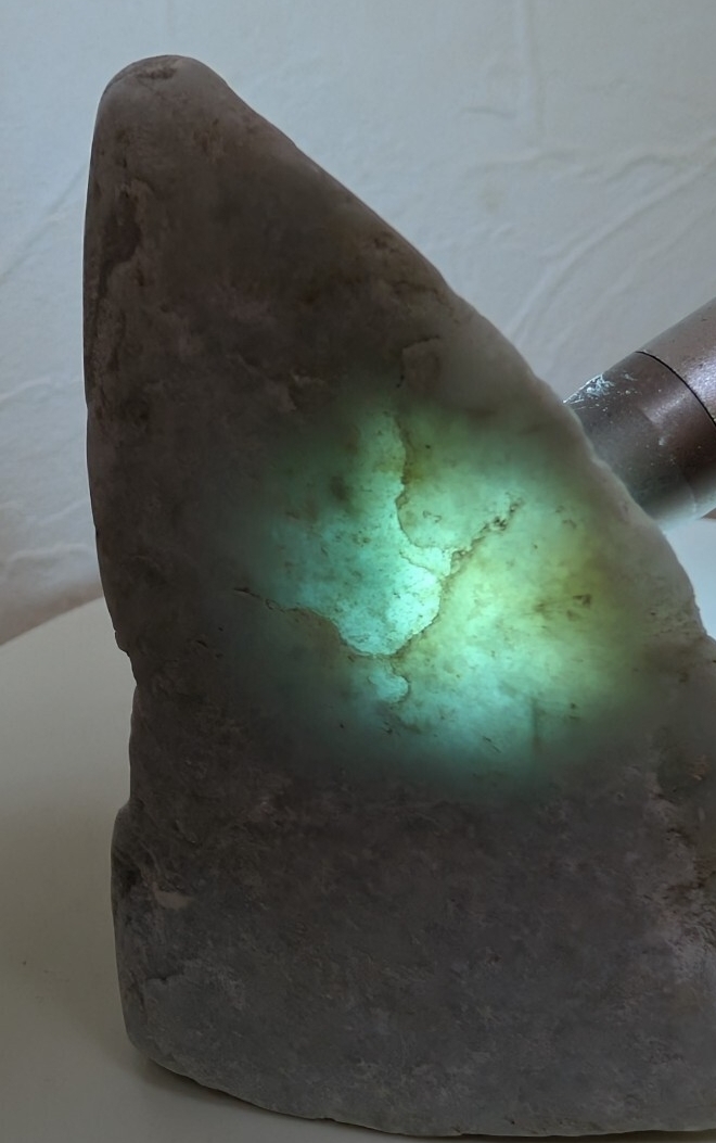 糸魚川翡翠 勾玉 特大2474g 天然ヒスイ 天然石 観賞石 原石 美石 鉱石