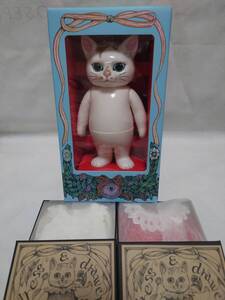 新品 ヒグチユウコ こはるのお人形 フィギュア ほんやのねこ お洋服red&white 2種 ボリス雑貨店 完売品