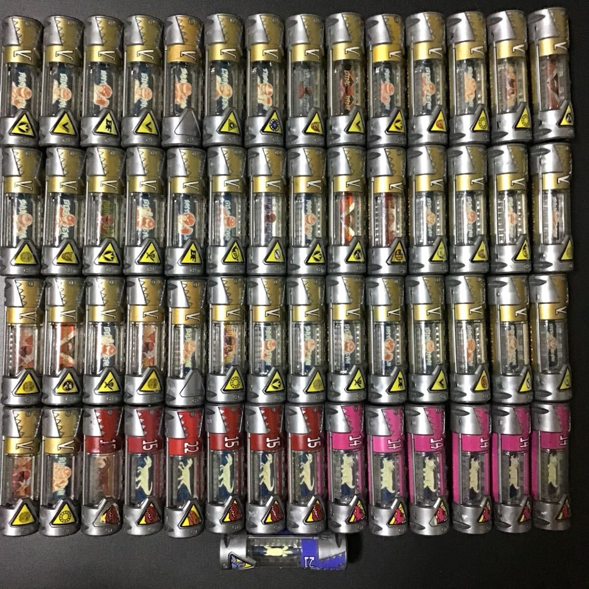 キョウリュウジャー　獣電池　まとめ売り　61個　戦隊モノ 獣電池 まとめ売り 61個 レアあり キョウリュウジャー 戦隊モノ