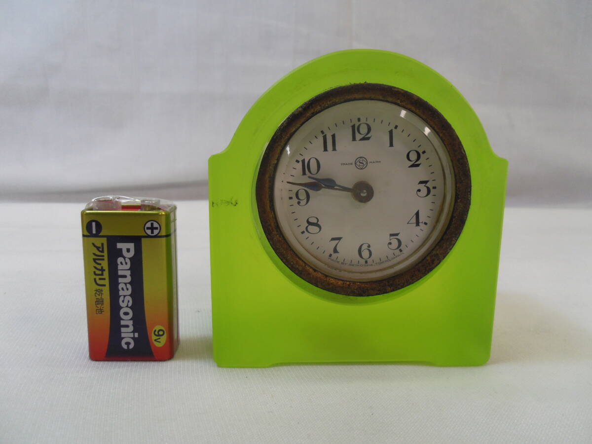 精工舎 ガラス置時計 グリーン 希少 アンティーク ビンテージ 精工舎 ガラス置き時計 ウラン？ グリーン レア アンティーク