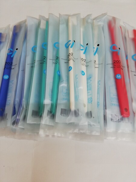30本セット歯科医院専用歯ブラシ ふつうCi202Ciでベストセラーのお品です!!(やわらかめに変更可能)