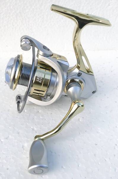 HAUT TONスピニングリールIKKIN SJ2000クロームシルバーゴールド☆送料無料☆新品未使用☆左右ハンドル変更可能☆アルミ合金製☆227グラム