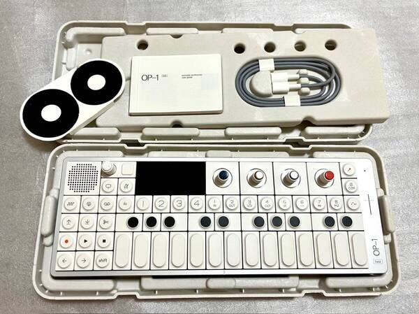 TEENAGE ENGINEERING OP-1 field