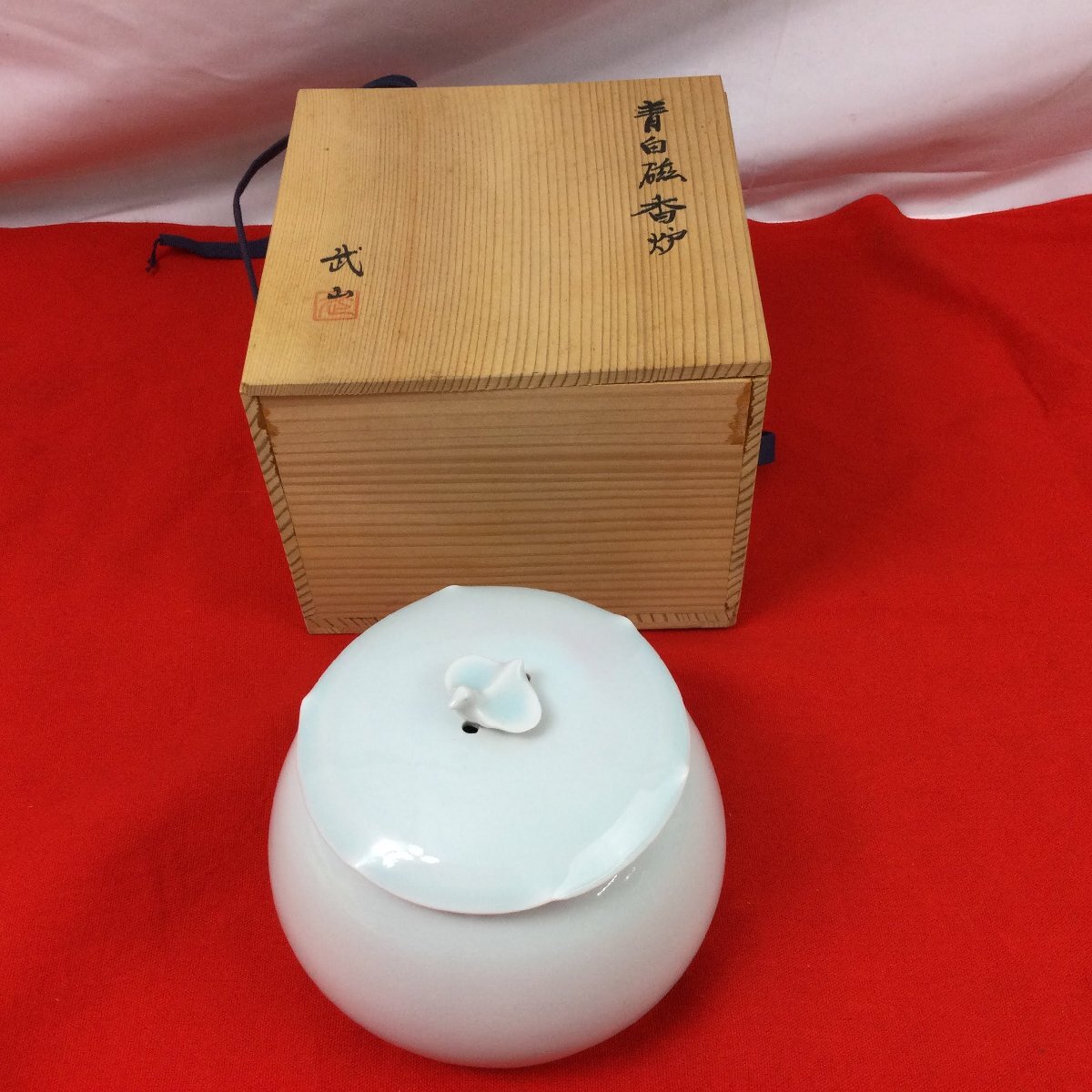 青白磁　香炉　美品　秀作　作家物　手造り 青白磁 香炉 美品 秀作 作家物 手造り 青白磁香炉美品秀作作家
