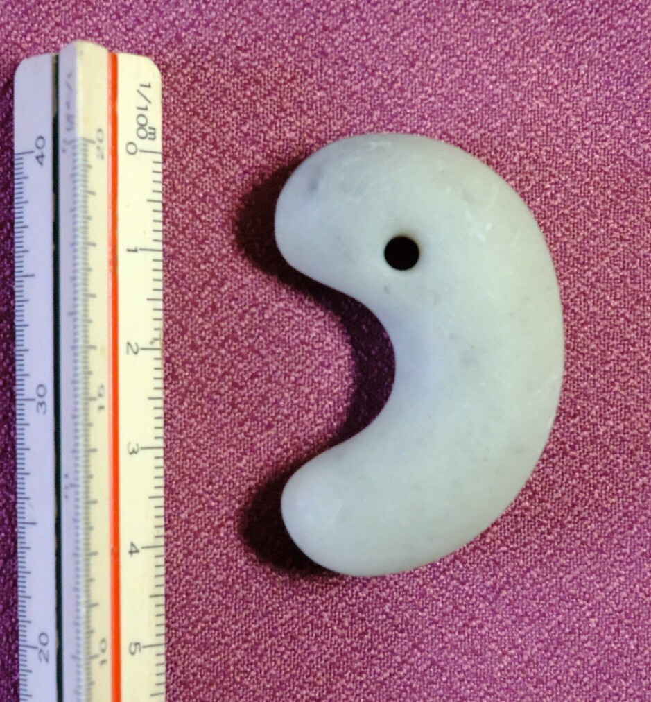 弥生〜古墳時代　大型水晶製勾玉　ピンク系紫水晶　出土品 Yahoo!オークション -「古墳時代 勾玉」の落札相場・落札価格