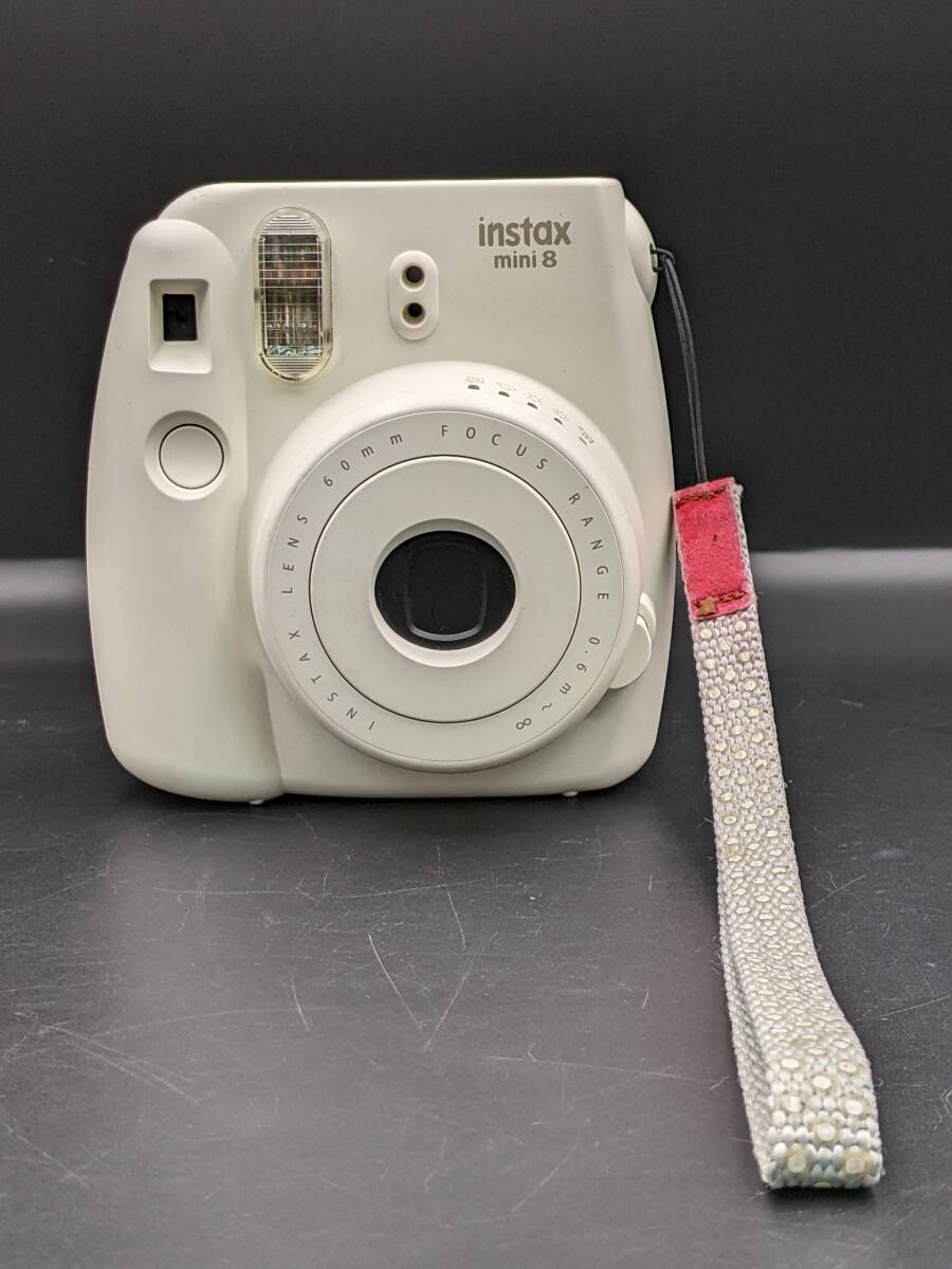 FUJI FILM INSTAX MINI25 ホワイト【動作確認済、中古】 Amazon | 富士フイルム(FUJIFILM) インスタントカメラ チェキ