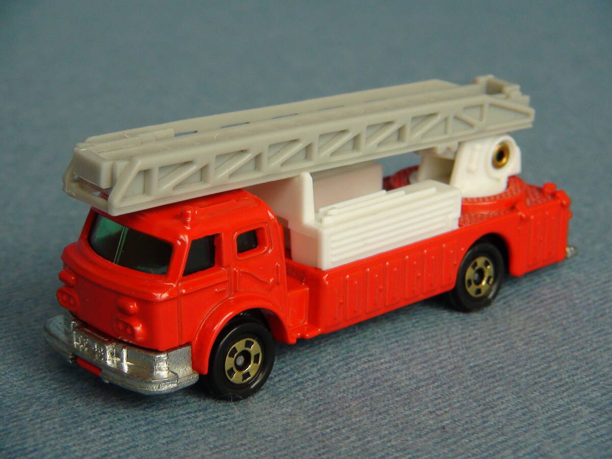 プレイアート　アメリカン　ラフランス　ラダーチーフ　ハシゴ　消防車　1/48 トミカF33-1 アメリカン ラダーチーフ | 朝比奈武弘のトミカ収集録