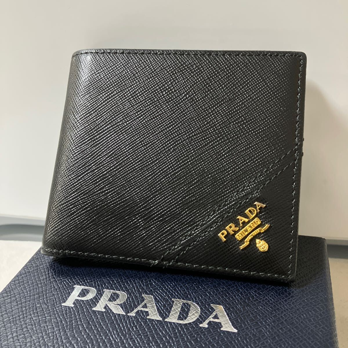 【未使用級】プラダ 二つ折り財布 ブラック RFID サフィアーノ ユニセックス 2025年最新】Yahoo!オークション -プラダ二つ折り財布の中古品