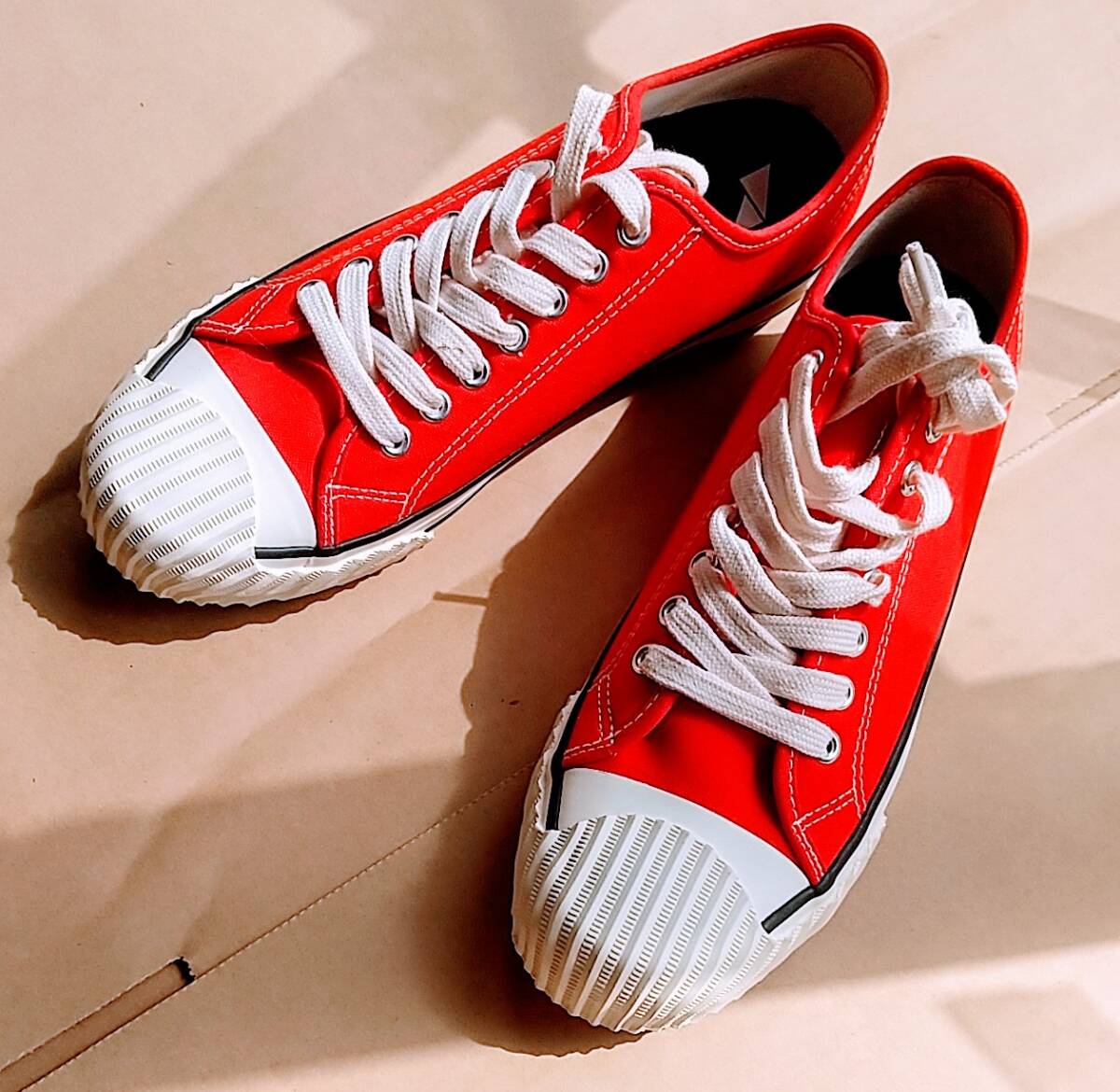 アンバーウォール スニーカー 赤 26,5cm