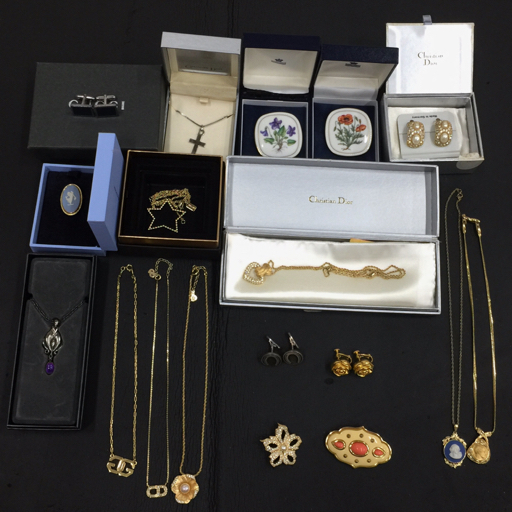 2025年最新】Yahoo!オークション -ブローチ givenchyの中古品