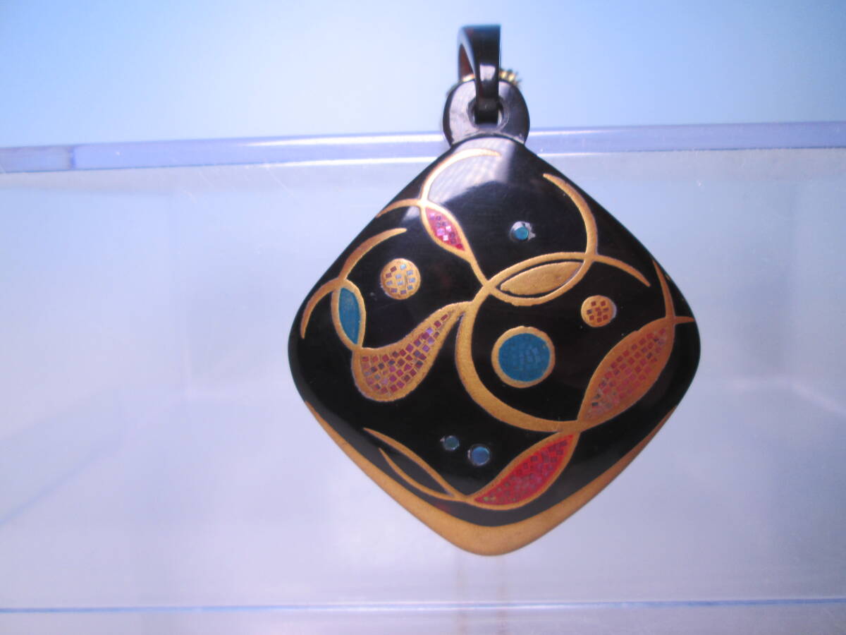 美品✨本鼈甲 ペンダントトップ 鶴 大ぶり 黒甲 白甲 オレンジ甲 2025年最新】Yahoo!オークション - べっ甲(ペンダントトップ