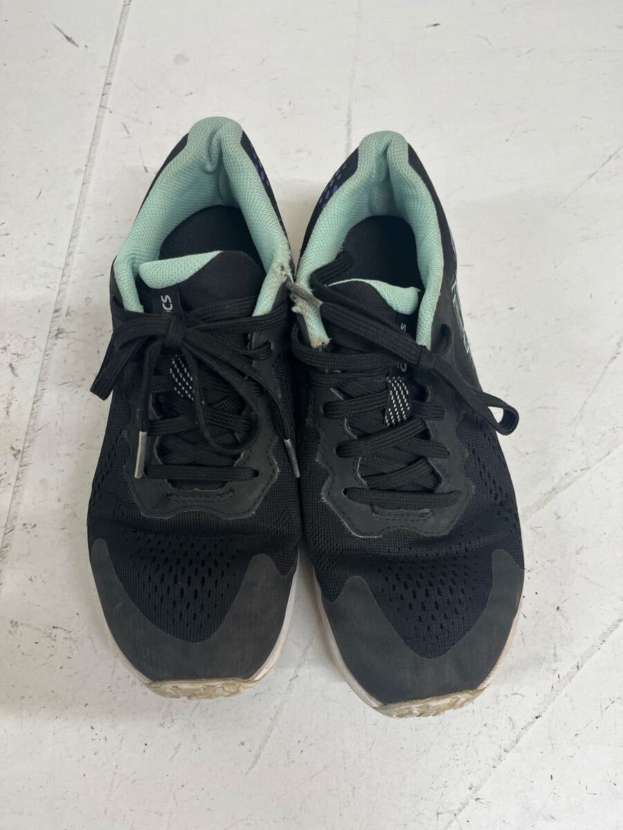 送料無料★asics アシックス　スニーカー　キッズシューズ　サイズ22.5㎝　